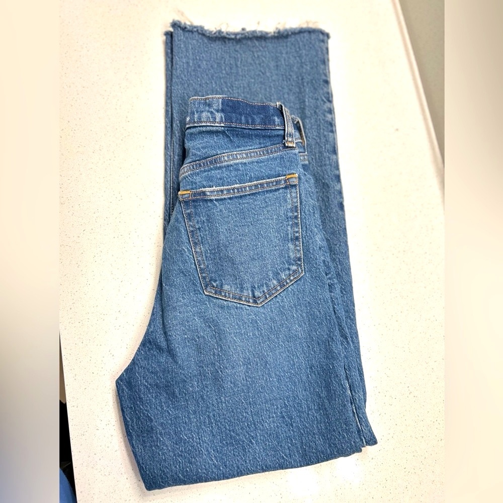 A&F High Rise 90’s Relaxed Jean - Picture 2 of 3